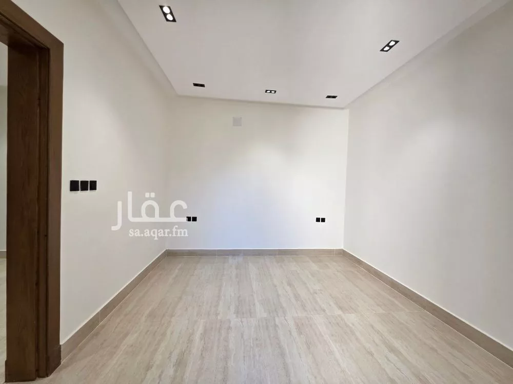 فيلا 7 غرف في عكاظ 3