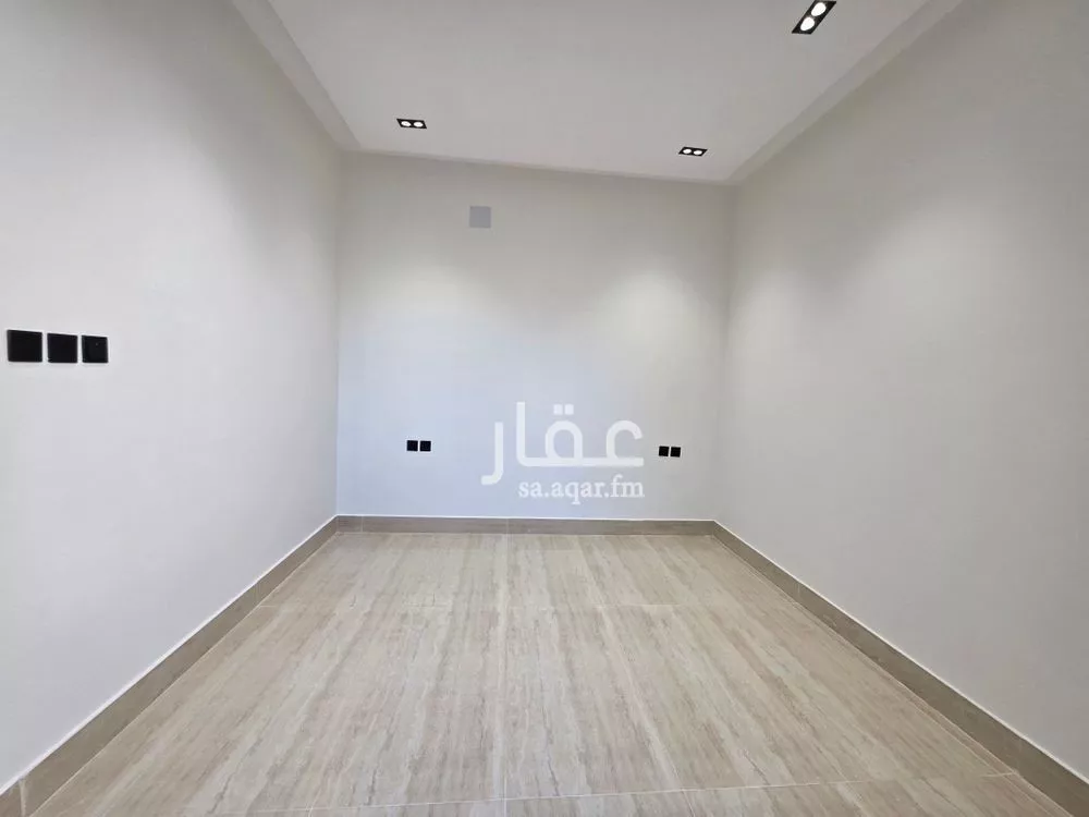 فيلا 7 غرف في عكاظ 4