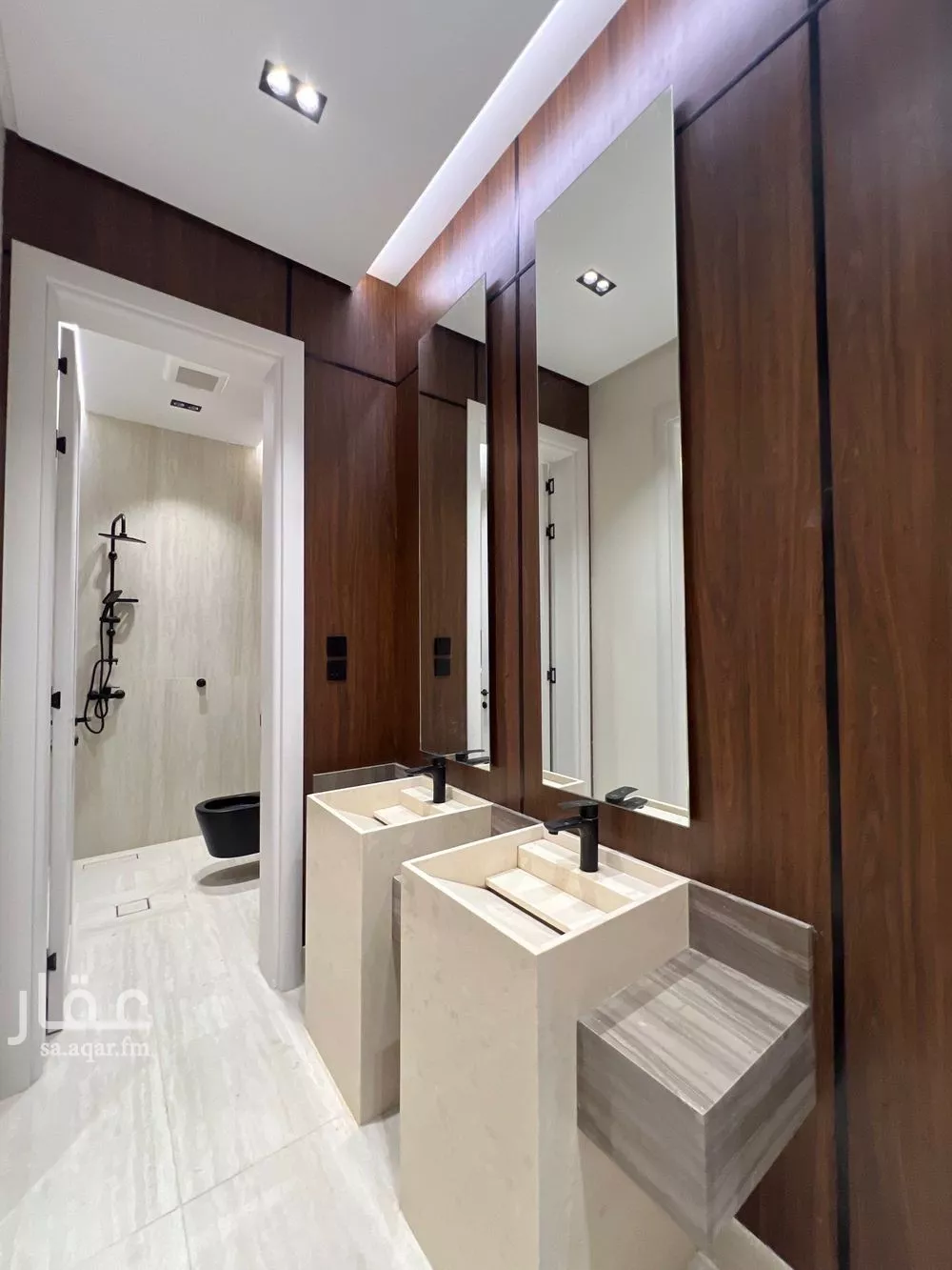 فيلا 8 غرف في الملك فهد 1