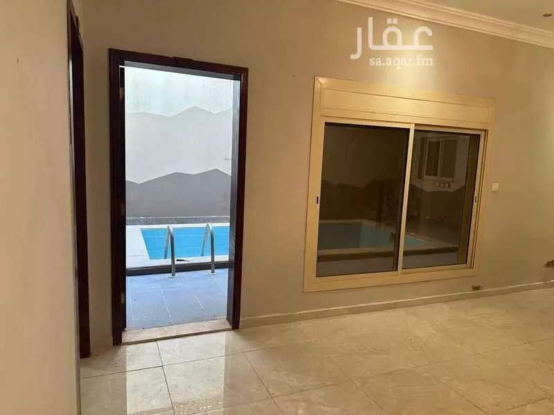 فيلا 9 غرف في الشراع 4