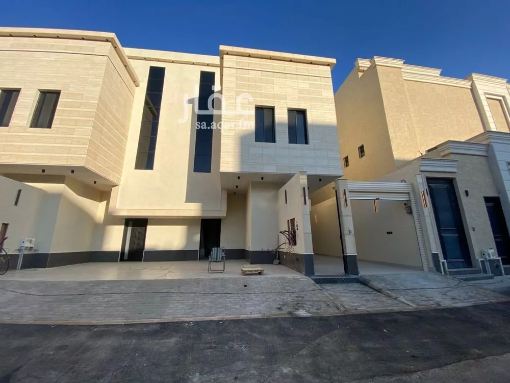 4 bedroom floor in Dhahrat Namar