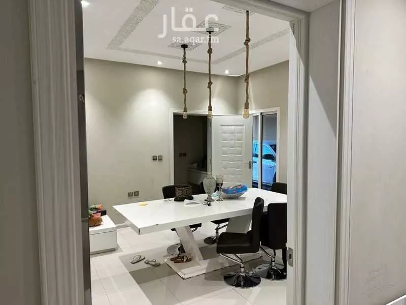 فيلا 5 غرف في النرجس 4