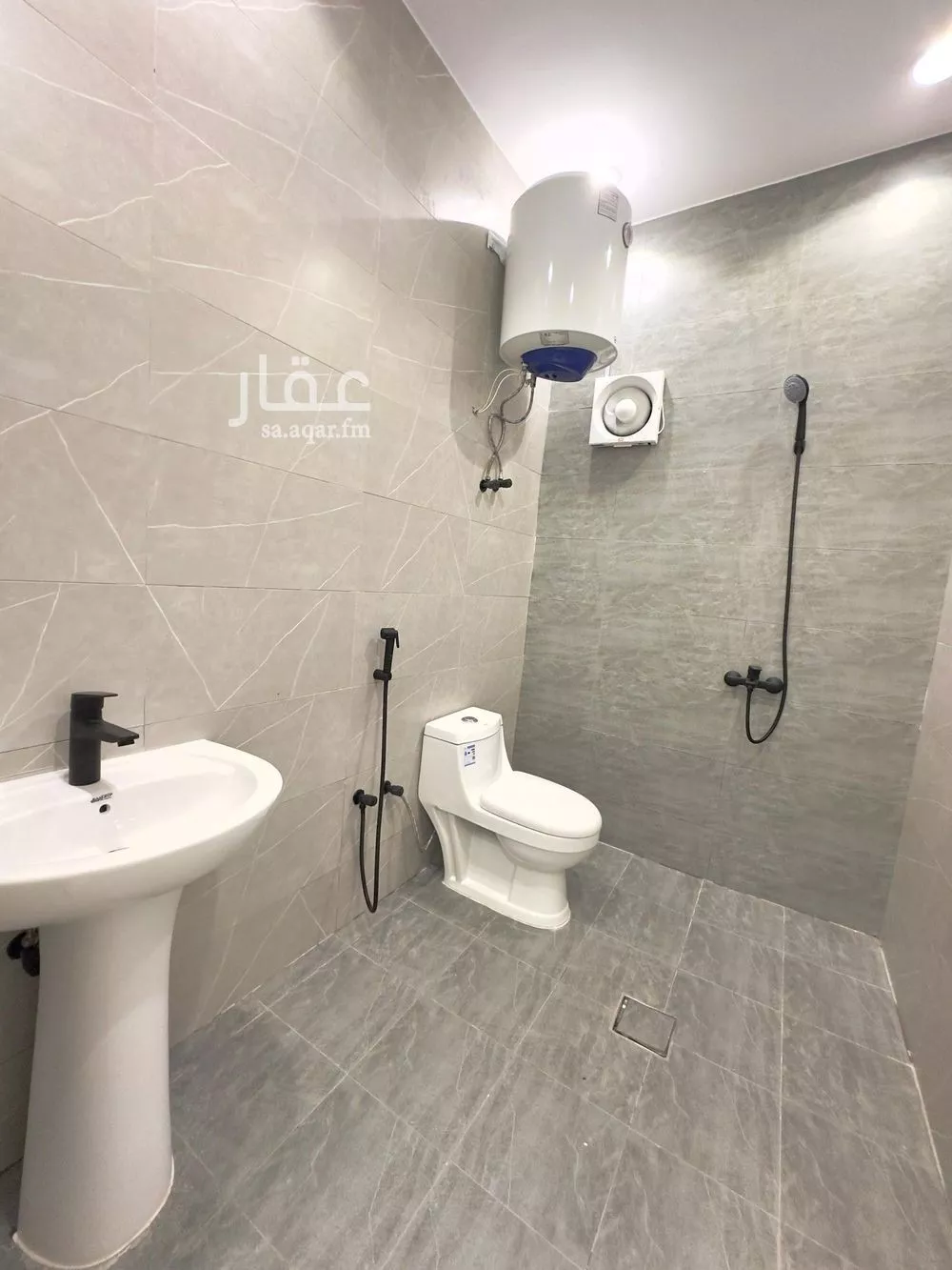 شقة 1 غرف في العقيق 5