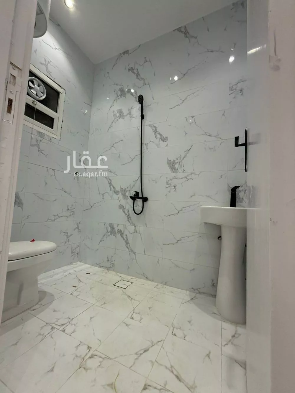 شقة 1 غرف في العارض 5