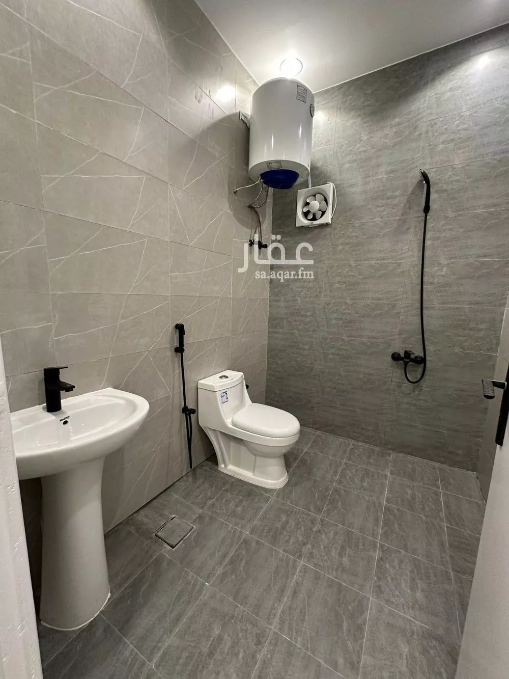 شقة 1 غرف في العقيق 4