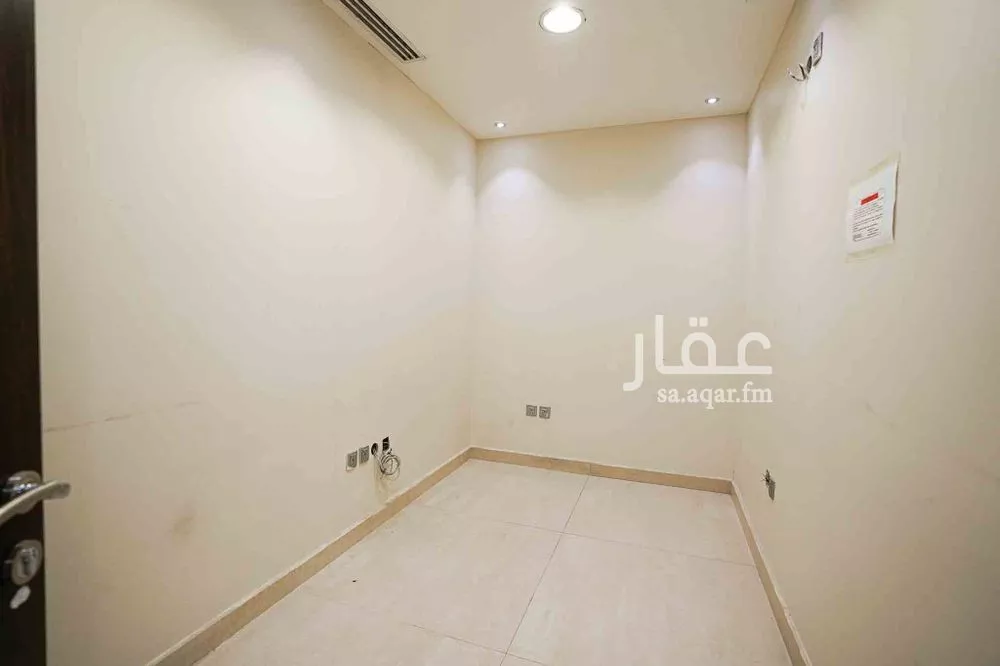 مكتب 13020 م² في العليا 5