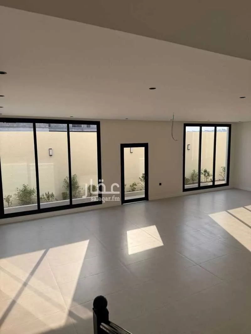 فيلا 11 غرف في السيف 4