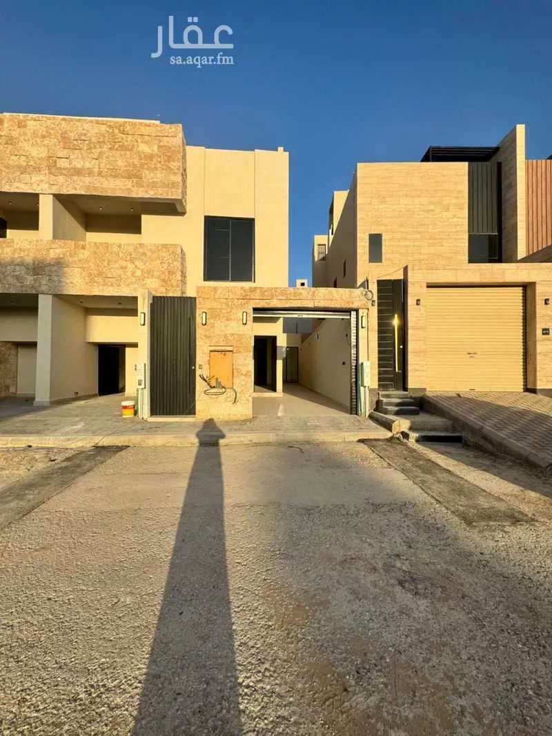 5 bedroom floor in Dhahrat Namar
