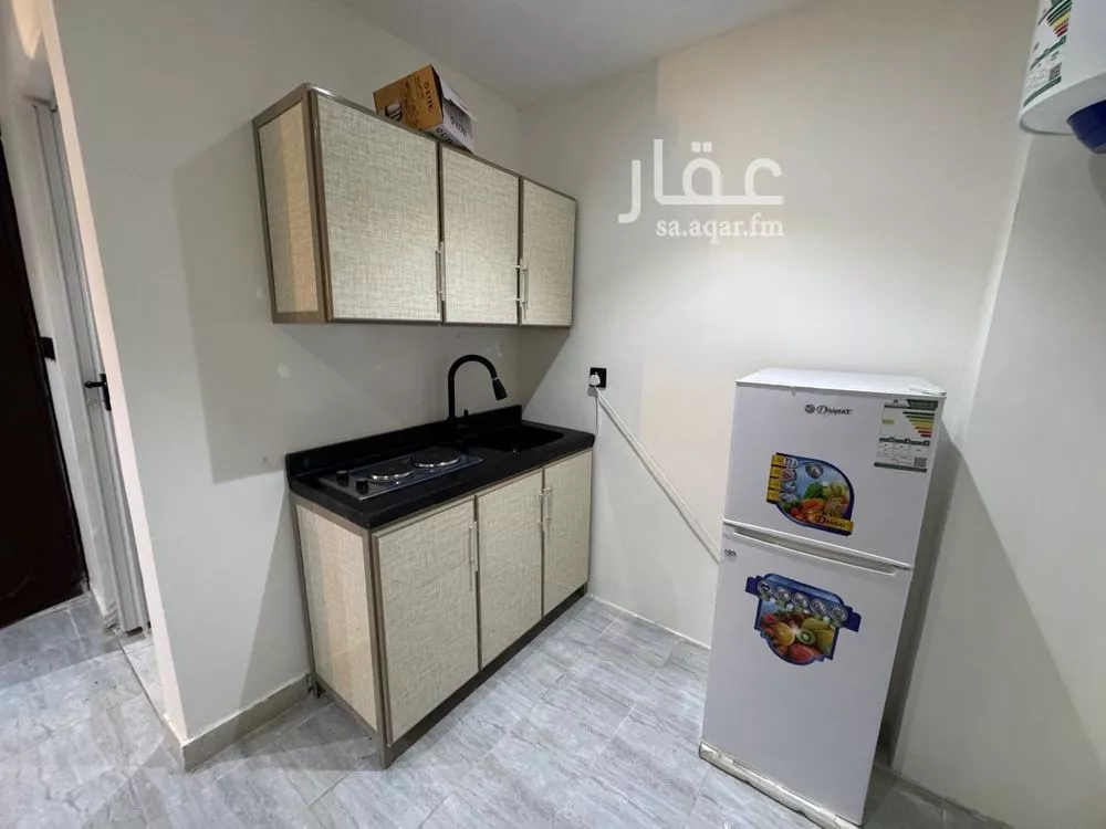 شقة 1 غرف في الملقا 5