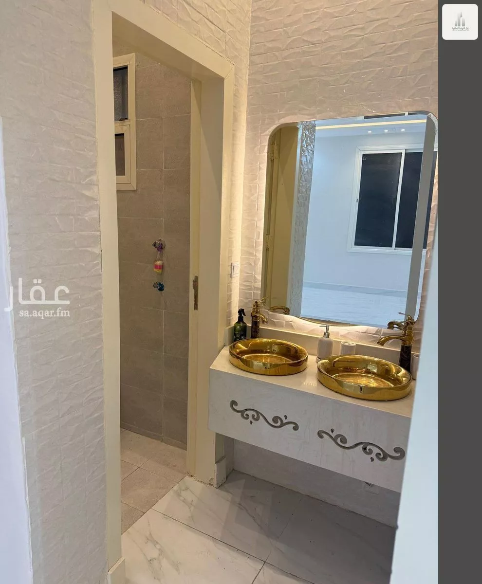 8 bedroom villa in Al Hazm 5