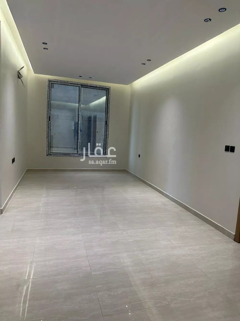 شقة 4 غرف في الحمرا 5