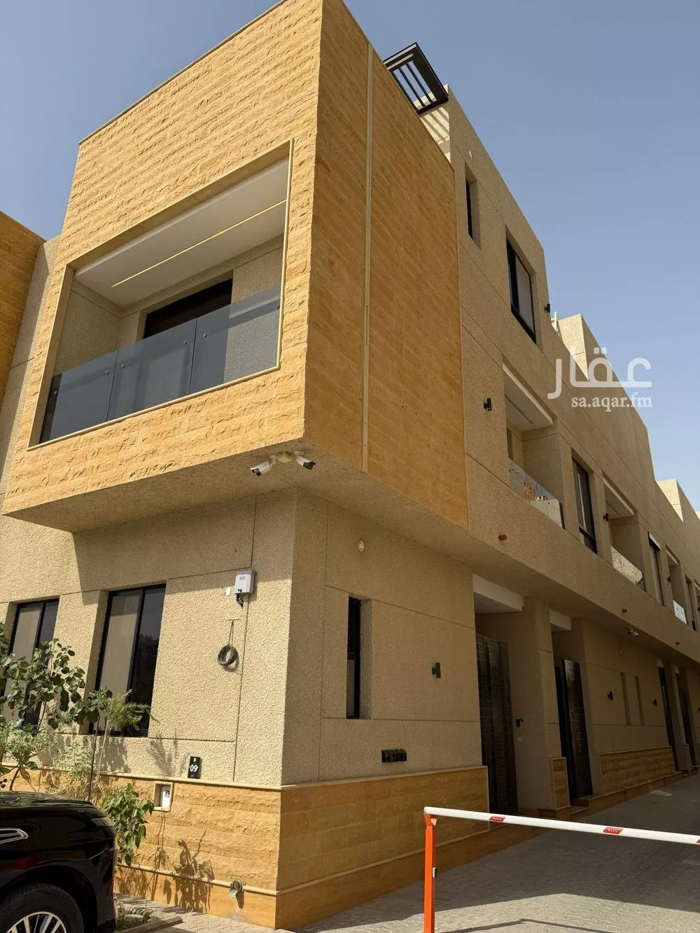 فيلا 4 غرف في العارض 1