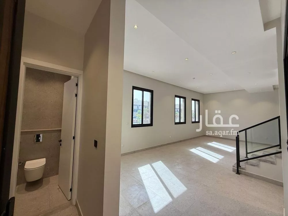 فيلا 4 غرف في العارض 5