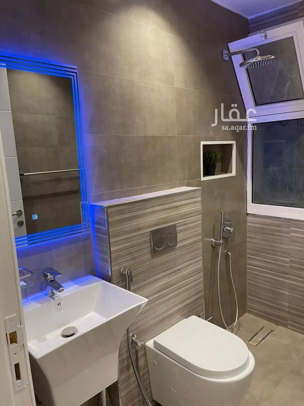 فيلا 8 غرف في الياسمين 2