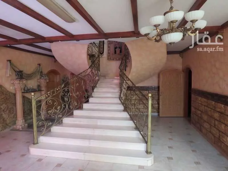 فيلا 8 غرف في العريجاء الغربية 3