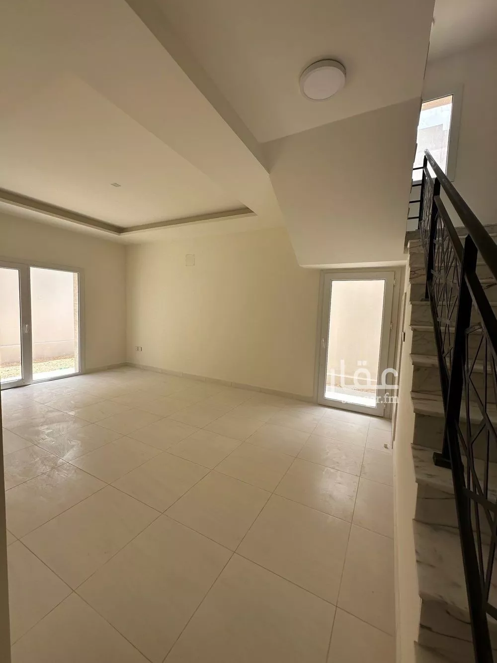 فيلا 5 غرف في العارض 3