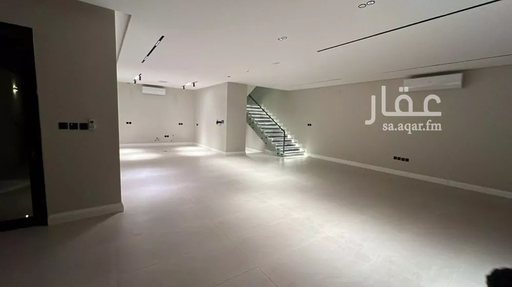 فيلا 5 غرف في العارض 1