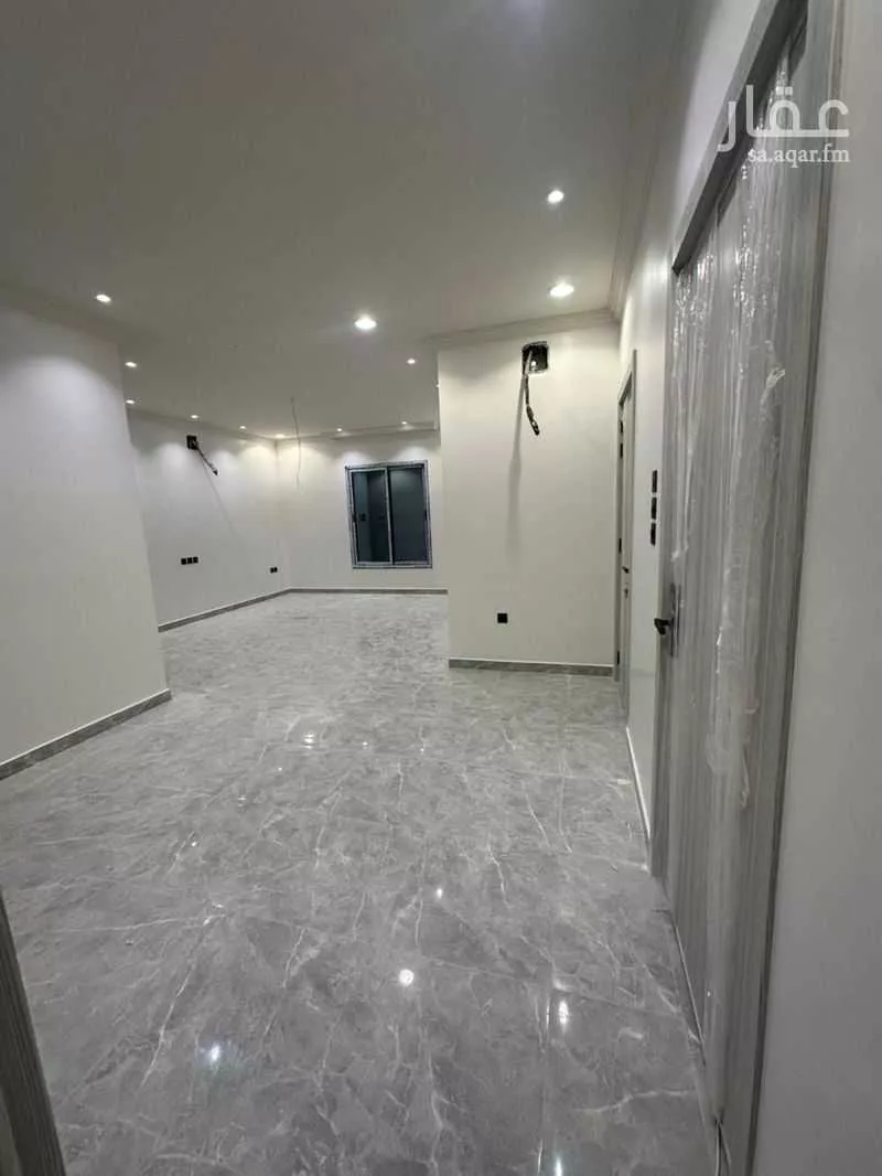 5 bedroom building in Al Hamra, Eastern Province 13