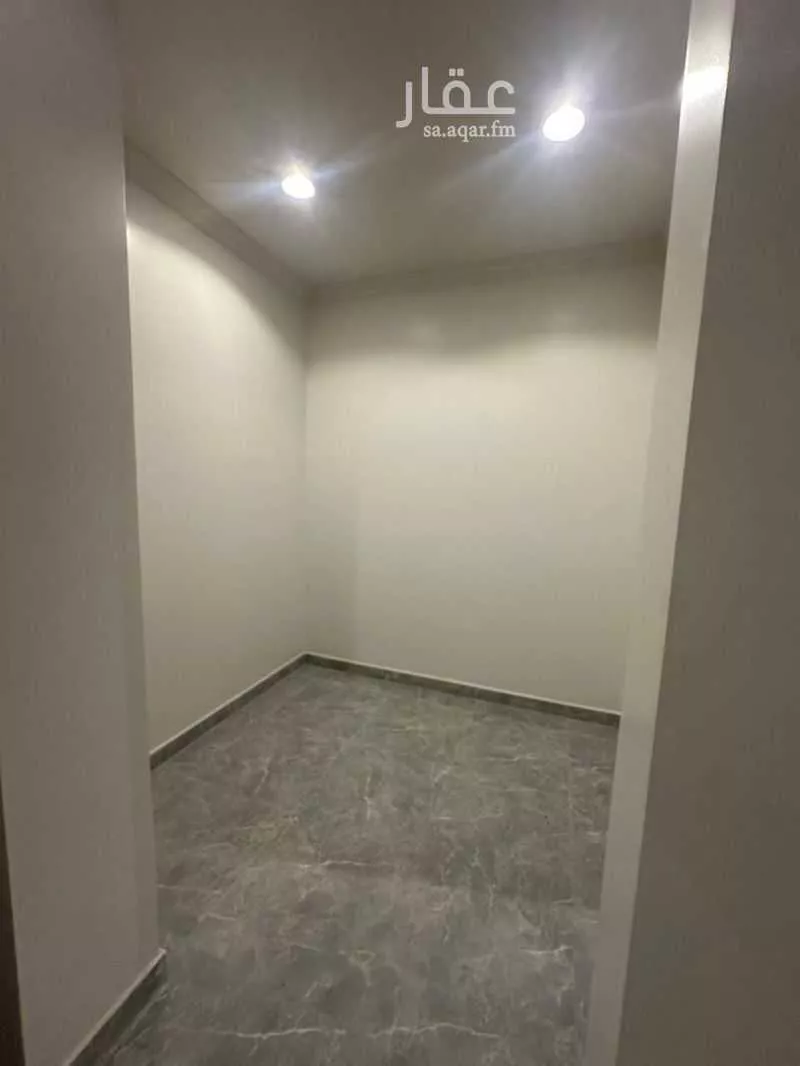 5 bedroom building in Al Hamra, Eastern Province 7