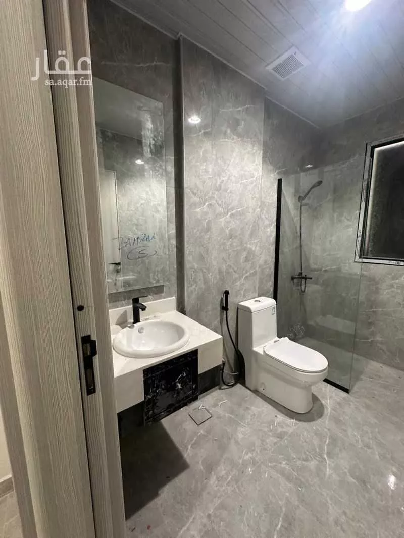 5 bedroom building in Al Hamra, Eastern Province 5