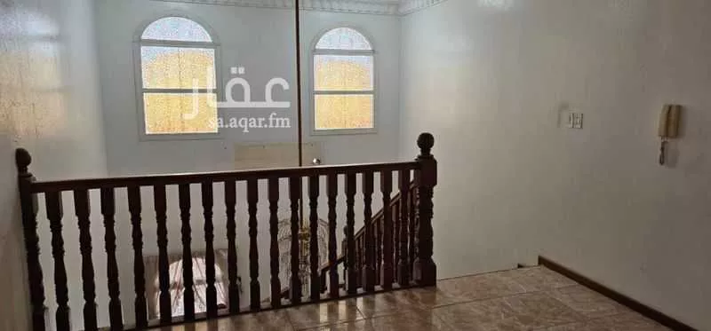 فيلا 9 غرف في احد 4