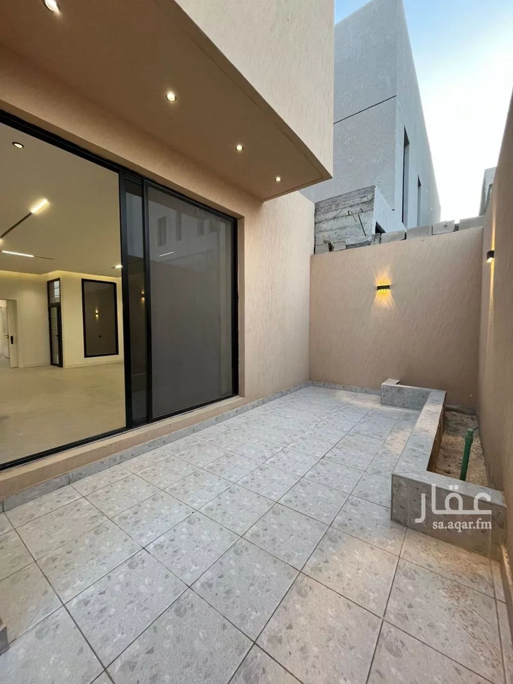 فيلا 4 غرف في الجنادرية 3