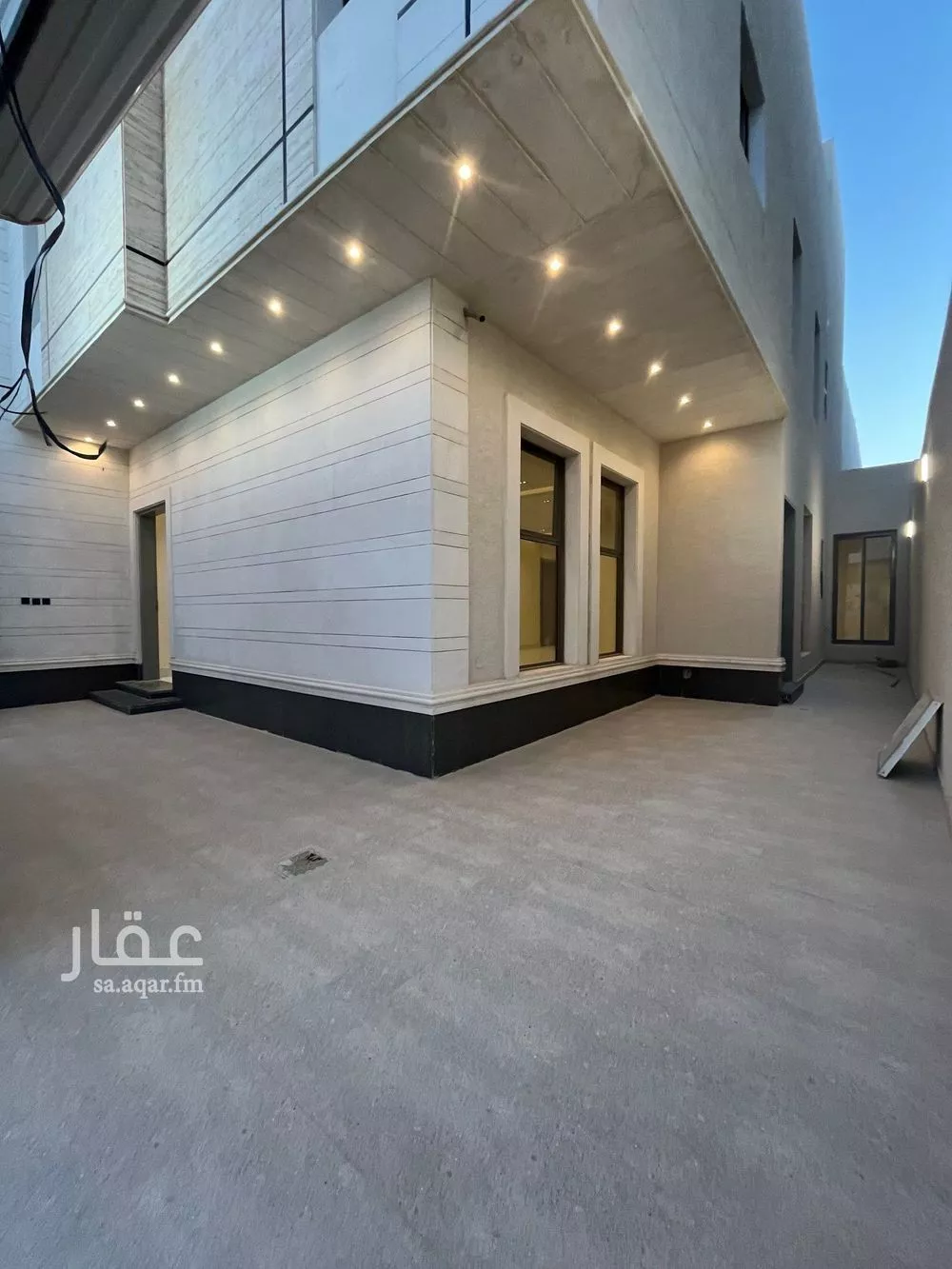 3 bedroom floor in Al Janadriyah 4