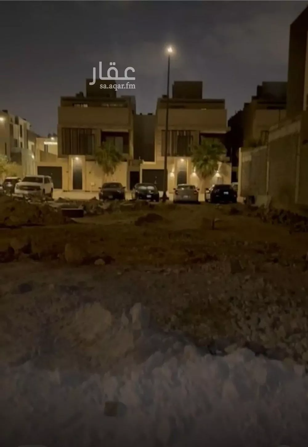 أرض 834 م² في العارض 2