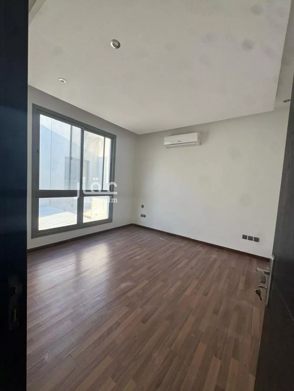 فيلا 5 غرف في العارض 4