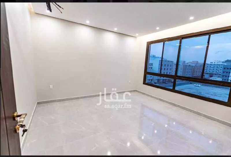 شقة 5 غرف في الملك فهد 4