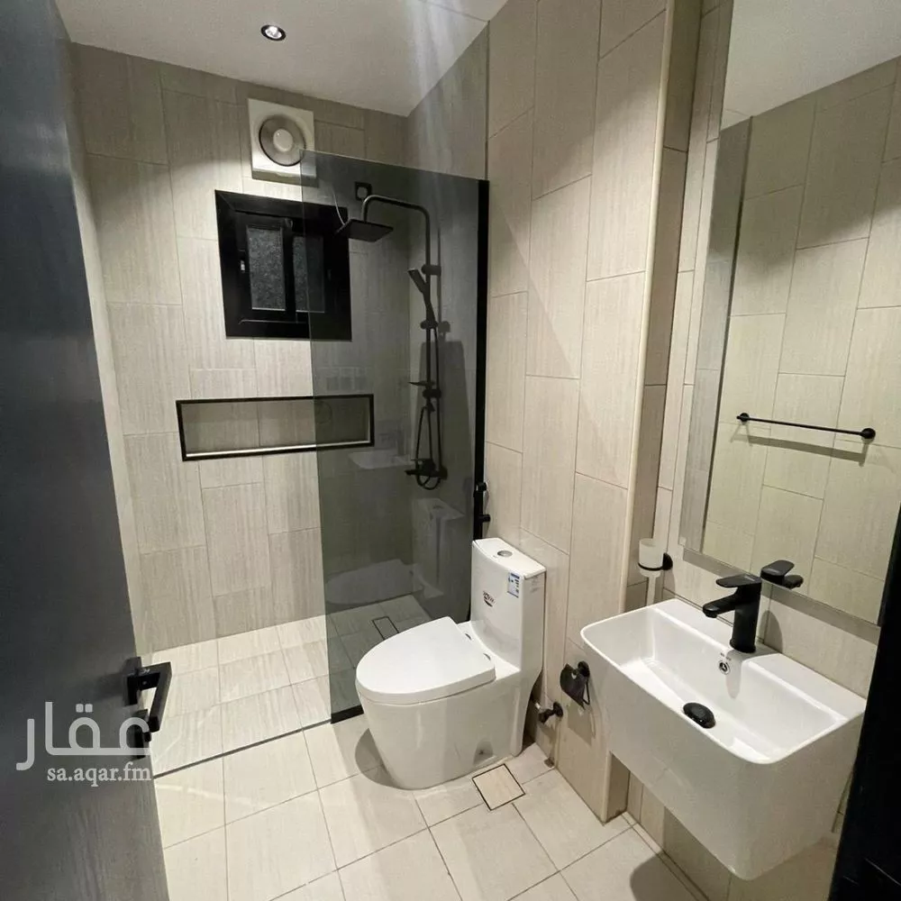 شقة 6 غرف في النزهة 4