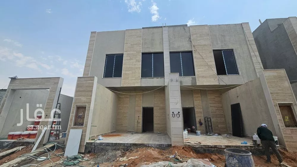 فيلا 4 غرف في الشرق 5