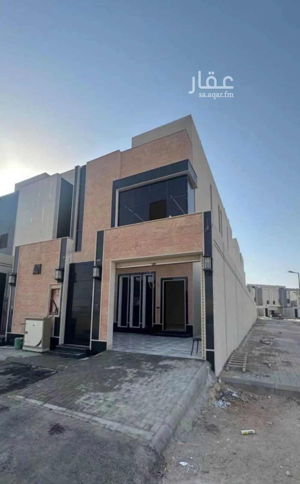 فيلا 5 غرف في الشرق