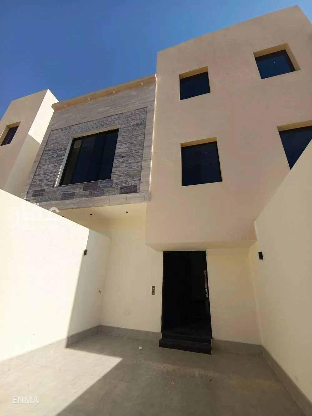 3 bedroom floor in Al Khaleej 2