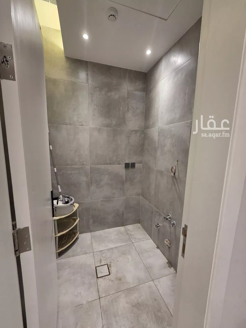 شقة 3 غرف في الملقا 5