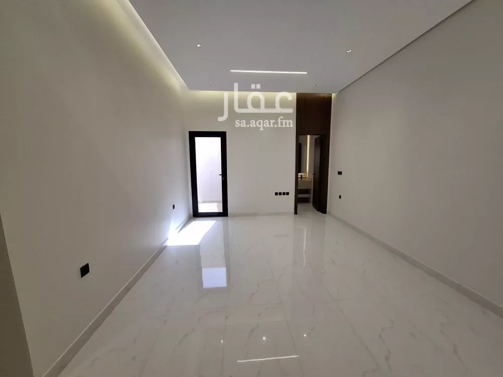 5 bedroom floor in Al Janadriyah 3