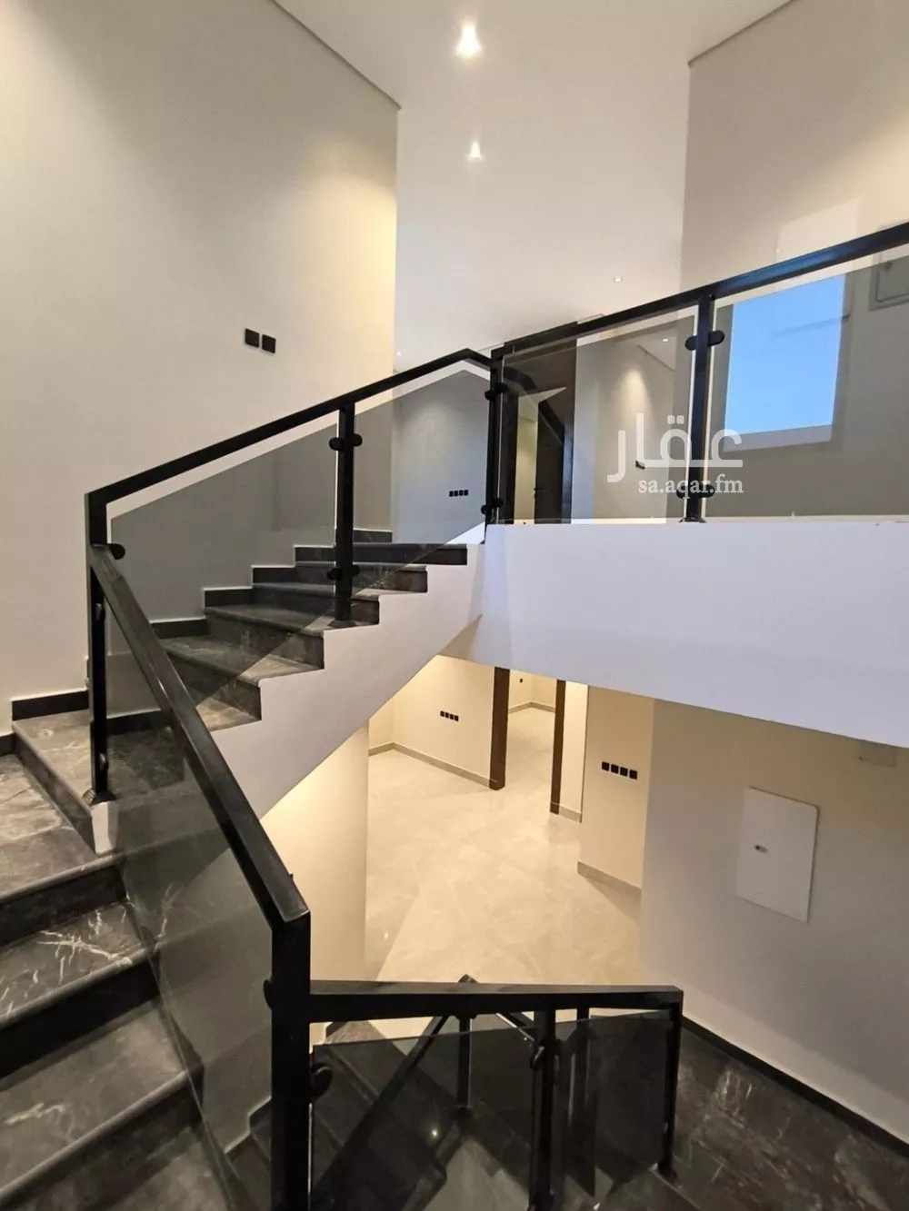 فيلا 5 غرف في الشرق 2