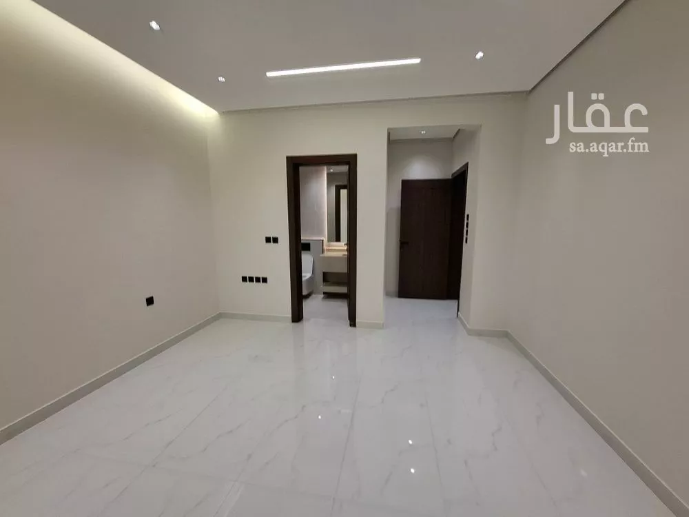 5 bedroom apartment in Al Janadriyah, Riyadh 9