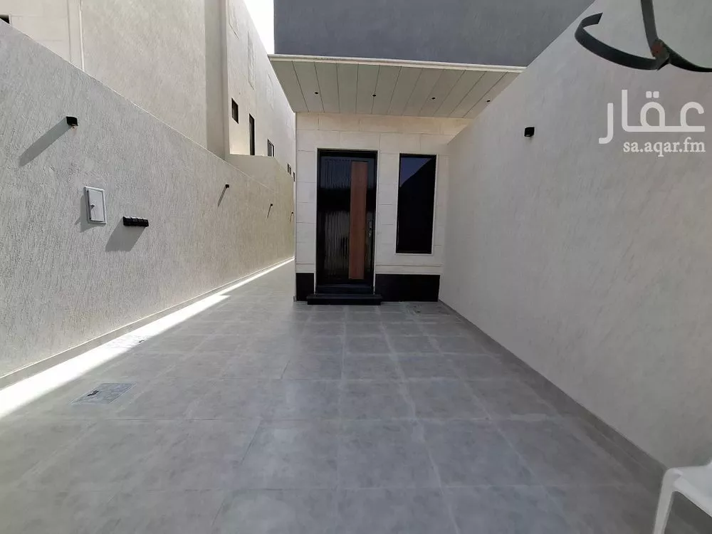 5 bedroom floor in Al Janadriyah 1