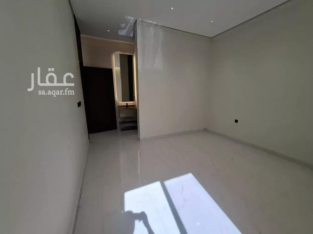 5 bedroom floor in Al Janadriyah 2