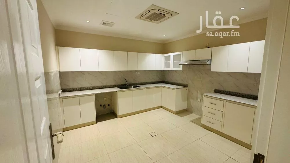 فيلا 5 غرف في المدينة الرياضية 5