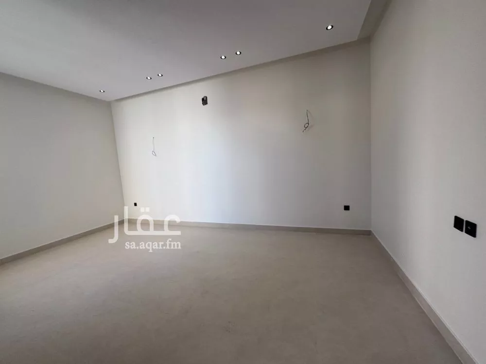 فيلا 6 غرف في العريجاء الغربية 3