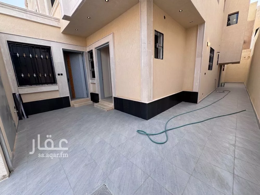 فيلا 5 غرف في العريجاء الغربية 2