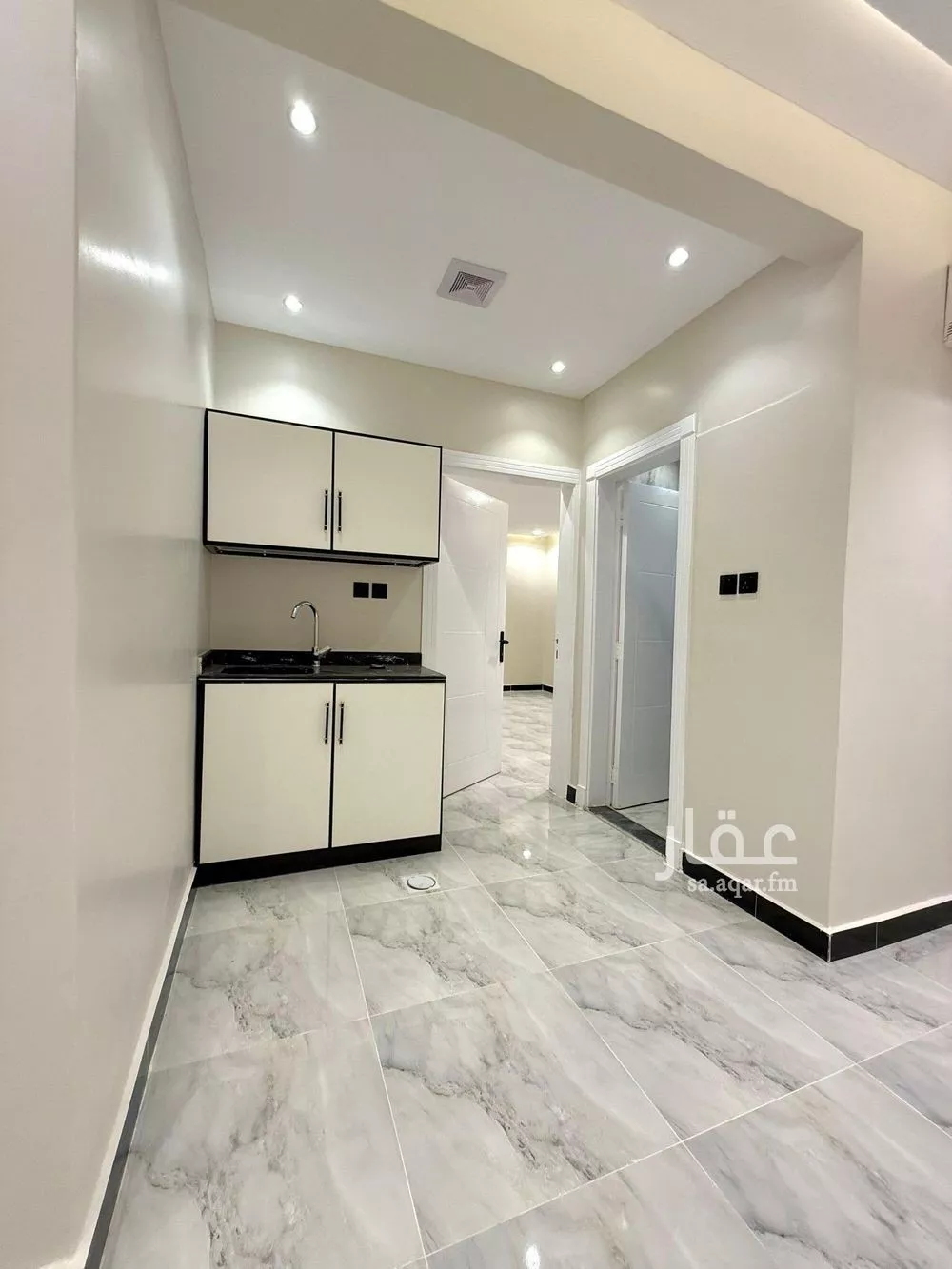 شقة 1 غرف في الملقا 4