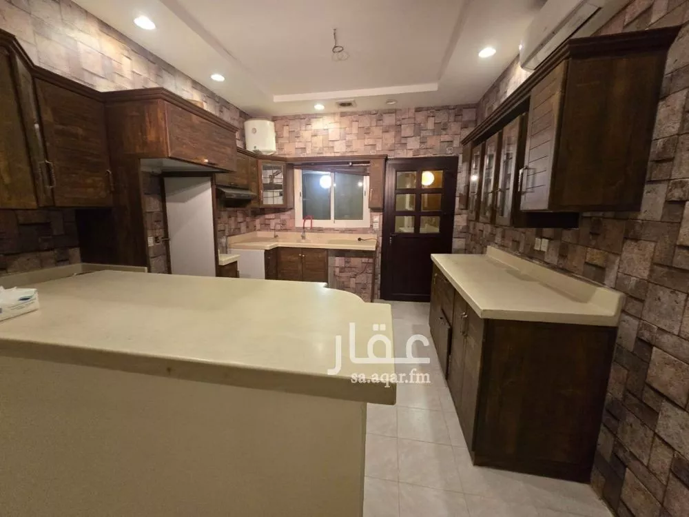 فيلا 5 غرف في الياسمين 2