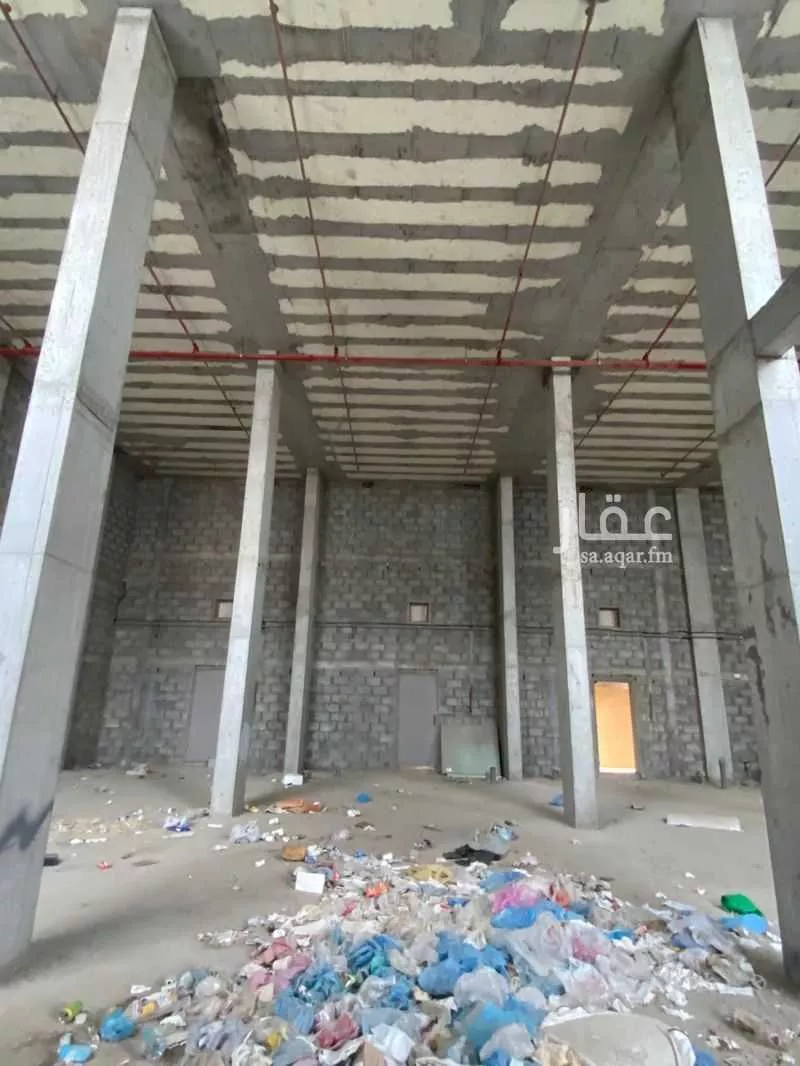 محل 2411 م² في الحمرا 3