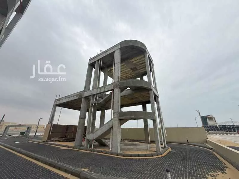محل 2748 م² في السيف 2