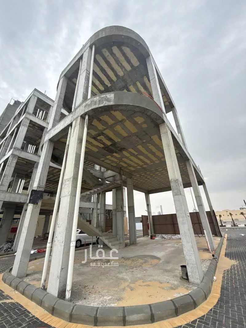 محل 2748 م² في السيف 3