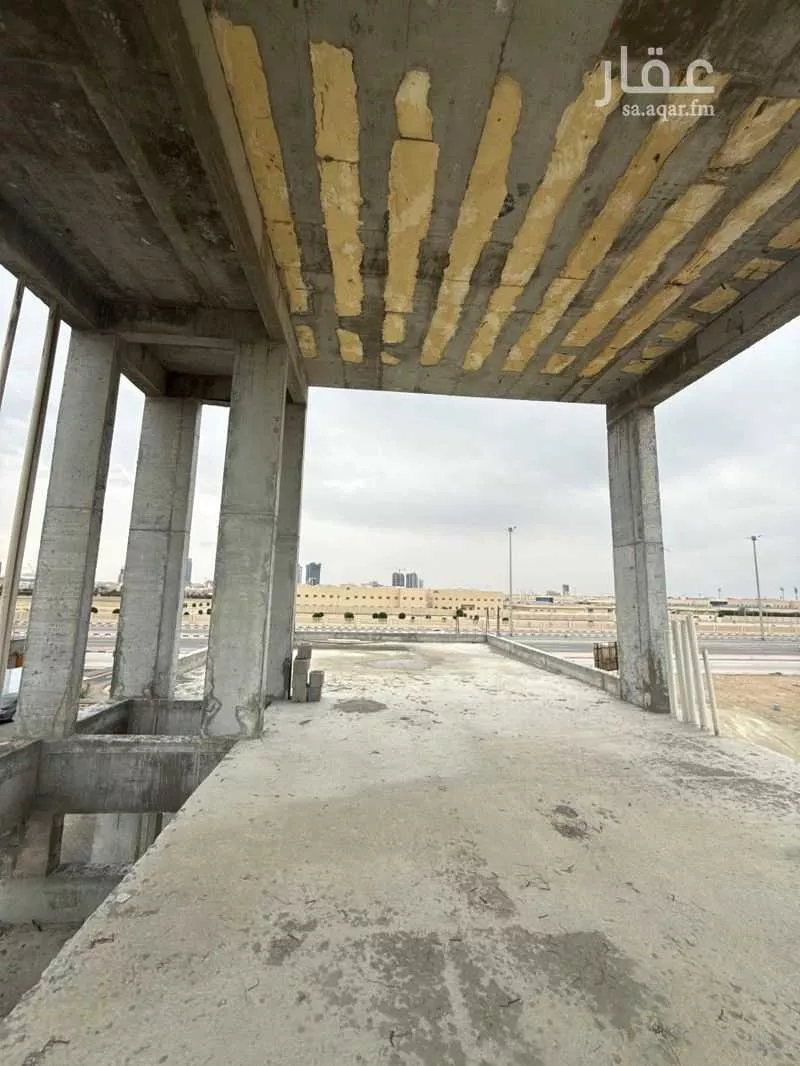 محل 2748 م² في السيف 5