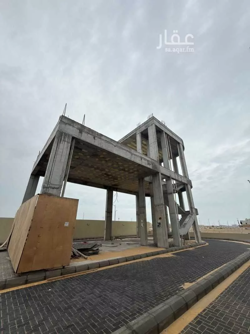 محل 2748 م² في السيف 1